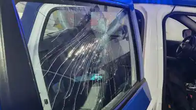 Vidriera destrozada, patrullero pateado y una restricción violada: la seguidilla que terminó con cinco detenidos
