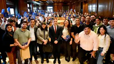250 estudiantes del interior coparon la Casa de Gobierno, pero no todos pudieron entrar