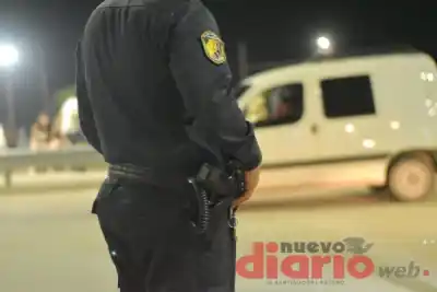 Un auto abandonado ardió de madrugada: dormía gente adentro y buscan al dueño