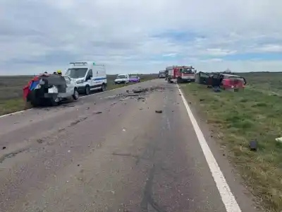 Chocó de frente en la ruta 5 y el auto se prendía fuego: la salvó un camionero que pasaba