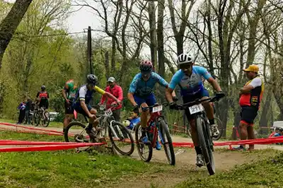 Pedalean 80 km por un camino con 400 años de historia
