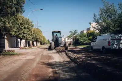 Las calles de tierra de Colonia Caroya ya no son las mismas: el plan que avanza a mitad de camino