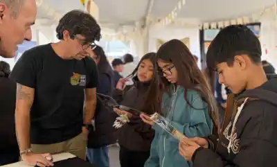 La feria que convierte a los chicos en artistas, científicos y poetas