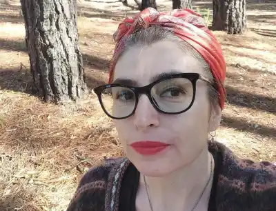 La muestra que une estar, insistir y resistir: una visita guiada distinta en Santa Rosa