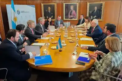 Uruguay cede y moverá la planta de hidrógeno: la decisión que protege las playas de Colón