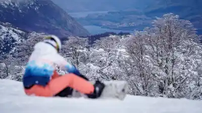 La nieve no se va: hasta cuándo podés seguir esquiando en Neuquén