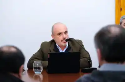 Agmer recibe a Bagnat por la reforma jubilatoria: qué está en juego para los docentes