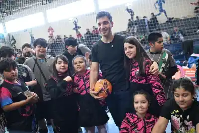 Torres lanzó la etapa que llevará a miles de chicos de Chubut a un lugar que no conocen