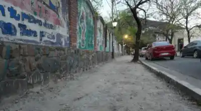 La obra frente al Colegio Nacional que nadie pidió: avanzaron sin permiso y “levantaron” un muro histórico