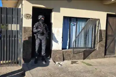 Pagaban con billetes falsos en Marketplace y allanaron cinco casas en Concordia