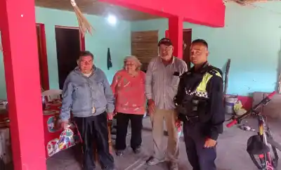 Un vecino lo vio desorientado en su casa y avisó a la Policía: qué pasó con el hombre de 68 años