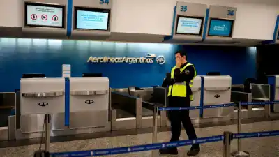Menos argentinos viajan al exterior, pero el déficit turístico podría rozar los US$6200 millones