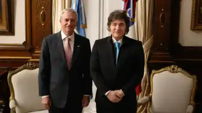 Antes de la cadena por Malvinas, Milei se reúne en Chile con Kast: el contraste de su gira