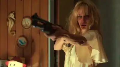 Llega la pistolera que se vengó de la policía corrupta, y una sorpresa con zombies