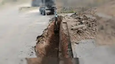 Una rotura en el canal de riego dejó la Ruta Chica partida al medio
