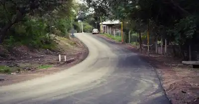 Colectivos pasan a alta velocidad y los vecinos temen una tragedia