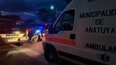 Violento despertar en Añatuya: Joven ebrio atacó a su madre y destrozó su propia casa
