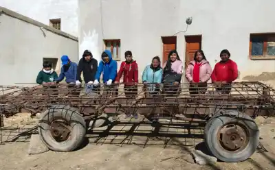 15 horas de viaje y un chasis roto: el esfuerzo del colegio que debutará en la FNE