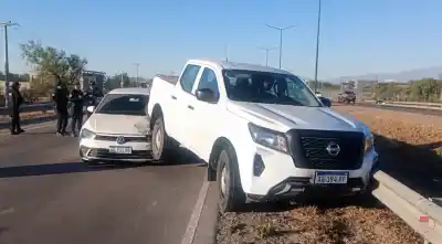 Un choque en cadena con cuatro autos trabó la Circunvalación Oeste: la insólita maniobra que lo desató