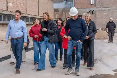 La escuela técnica de Añelo ya asoma: qué sorpresa se llevaron las madres al recorrerla