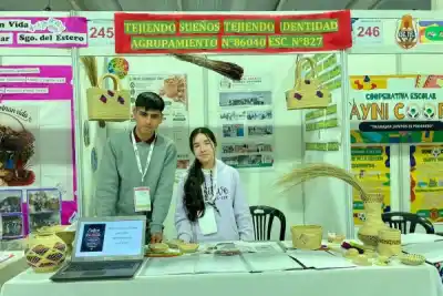 Dos estudiantes santiagueños recuperan un oficio que se está perdiendo