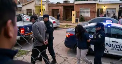Encontraron imágenes de la hija en el celular de su pareja: la acusación se agravó