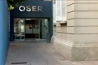 Se encadenó por una deuda y la obra social le explicó por qué no le pagaban