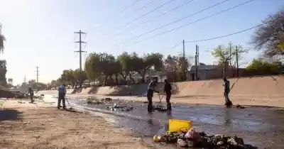 Arrojar basura en acequias costó millones: la Ciudad pide penas más duras
