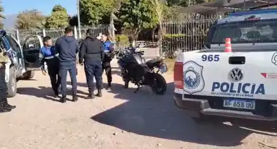 Caminaba por la ruta, un desconocido la manoseó y escapó: así fue el ataque