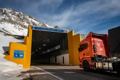 Alerta en la cordillera: Cierran el Paso Cristo Redentor y dejan varados a miles