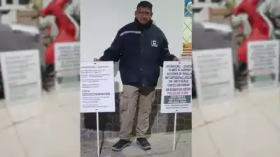 Se encadenó al municipio por un sueldo congelado: “Ya no tengo ni para comer”