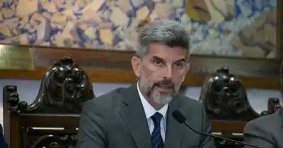 Basura en acequias: la reforma que impulsa Suarez para que ensuciar salga caro