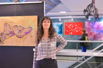 Cuatro artistas exponen en la Legislatura bonaerense una muestra que desafía la realidad