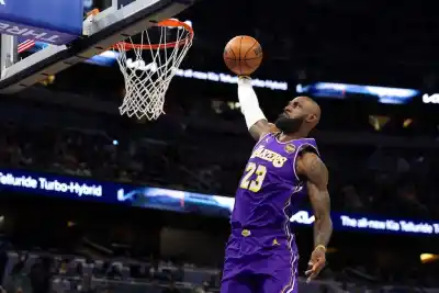 LeBron James rompe un récord sagrado de la NBA y la liga responde con un homenaje único