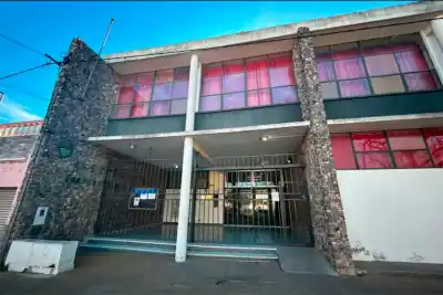 Invierten $369 millones para renovar una escuela de Paraná y ya hay 10 empresas anotadas