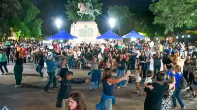 Plaza Libertad se llenó de color y talento local en una jornada con un propósito especial