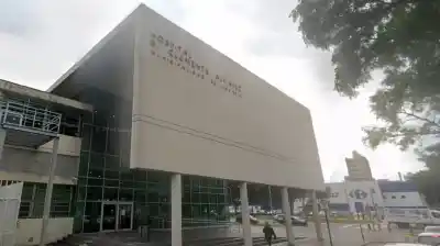 Gobernador Gálvez: un disparo en la cabeza de una agente federal y su hijo de 15 años detenido