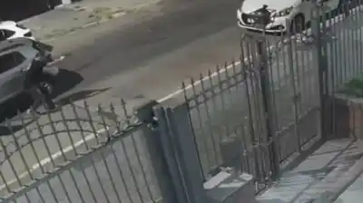 Tiroteo en Ramos Mejía: un policía se enfrentó a balazos a dos delincuentes que intentaron robarle