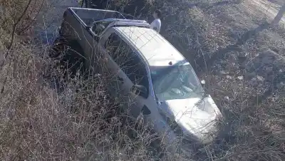 Despistó en la Ruta 22 y cayó a un canal: qué pasó con la conductora