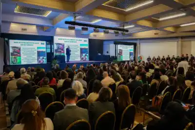Con 1.300 inscriptos, arrancó en Corrientes el congreso que busca hacer del Iberá un imán mundial