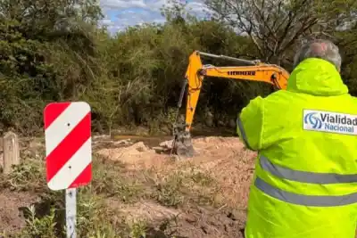 Maquinarias pesadas ya trabajan en puntos clave de la Ruta 12 entre Esquina y Goya