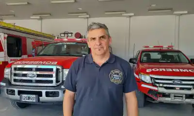 El insólito rescate en Rawson: un hombre quedó atrapado sobre un techo