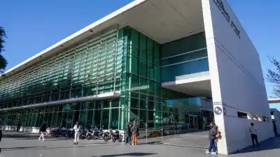 La joven atacada a cuchilladas por su exnovio en Abasto recibió el alta
