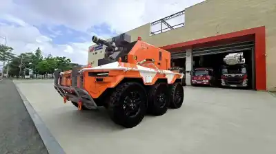 Un camión de bomberos robótico que soporta 800 grados arrasa en YouTube: el secreto de su éxito