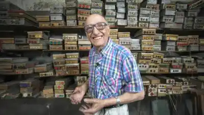El secreto que guarda un hombre de 86 años en un local de Flores: “Es imposible contar lo que posee”
