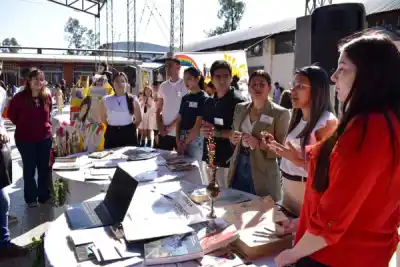 Vuelve la feria que define el futuro de los estudiantes de Fernández