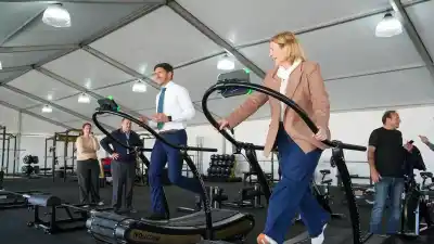 El gobernador se metió en una cloaca y el resto de la política santafesina hizo lo suyo