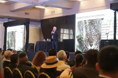 El intendente de Corrientes reveló la fórmula para que el turismo no destruya la naturaleza
