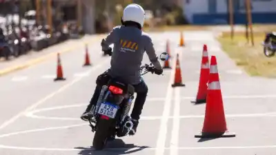 Los 13 departamentos que ahora tienen instructores de motos certificados por la ANSV