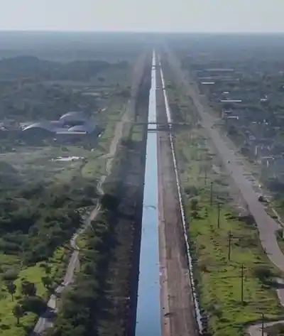 Terminaron la limpieza de un canal clave en Resistencia: qué buscan evitar